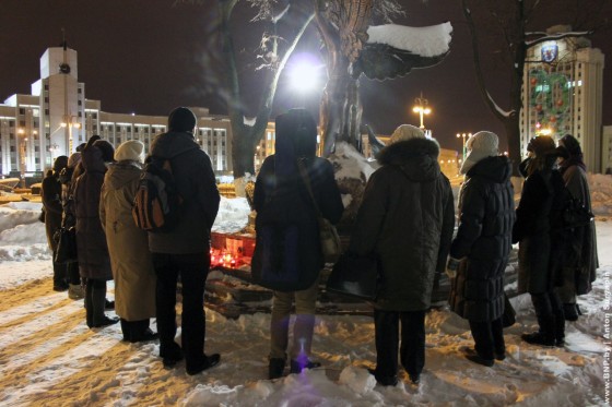 19-dekabrya-2012-goda-godovschina-Ploschi-molitva-za-politvyaznau-05